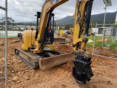excavator-compaction-wheel-worksite.jpg (2).jpg